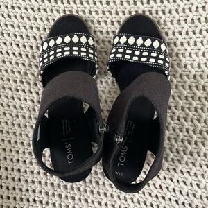 Tom’s black and white high heel sandal, women’s size 10